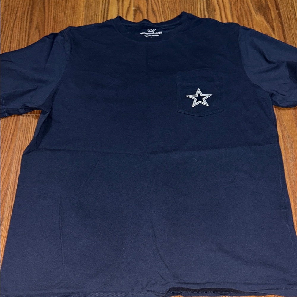 Vineyard Vines Dallas Cowboys Football Field Navy Blue Pocket Men's L TShirt‎